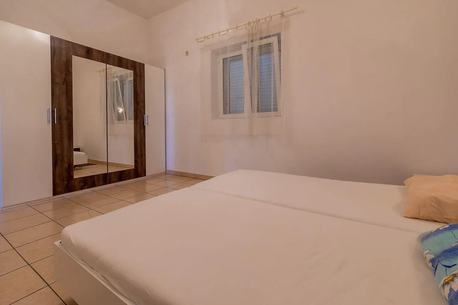 Preiswertes Familienapartment Nur 100 Meter Zum Strand Mit Privater Terrasse Crikvenica