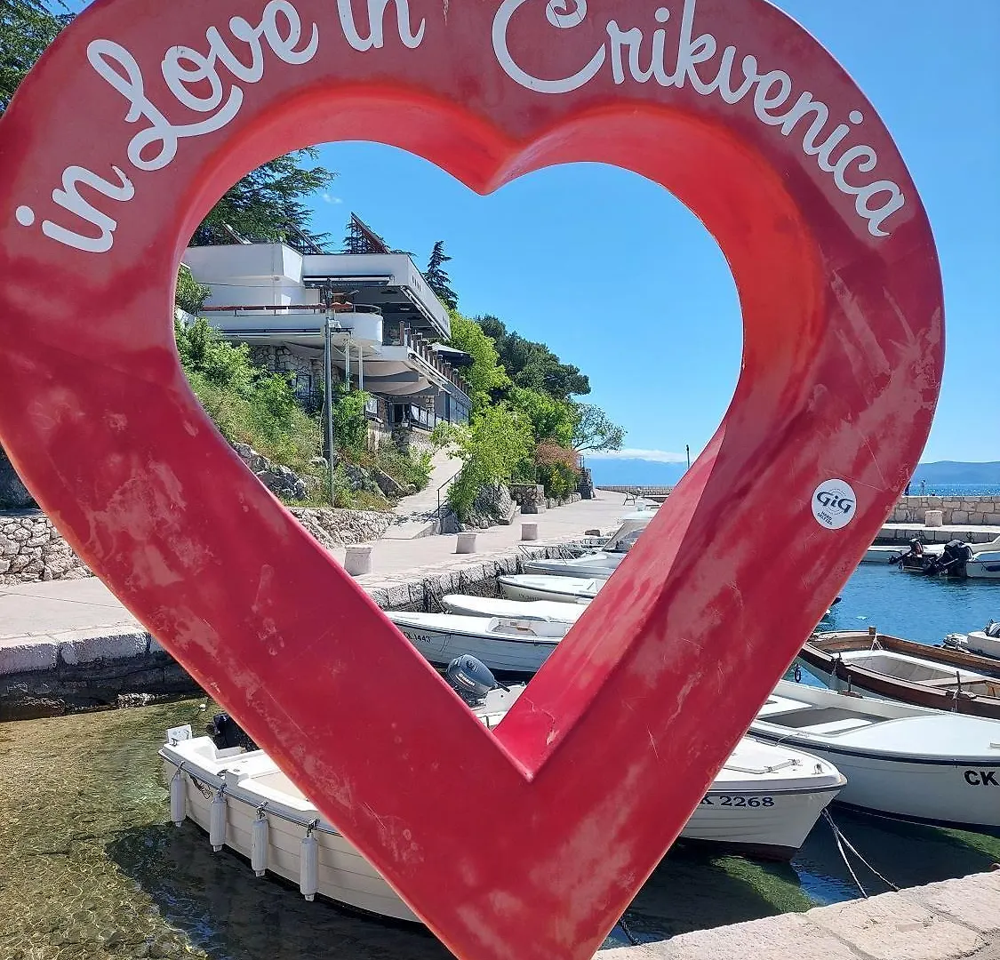 Preiswertes Familienapartment Nur 100 Meter Zum Strand Mit Privater Terrasse Crikvenica