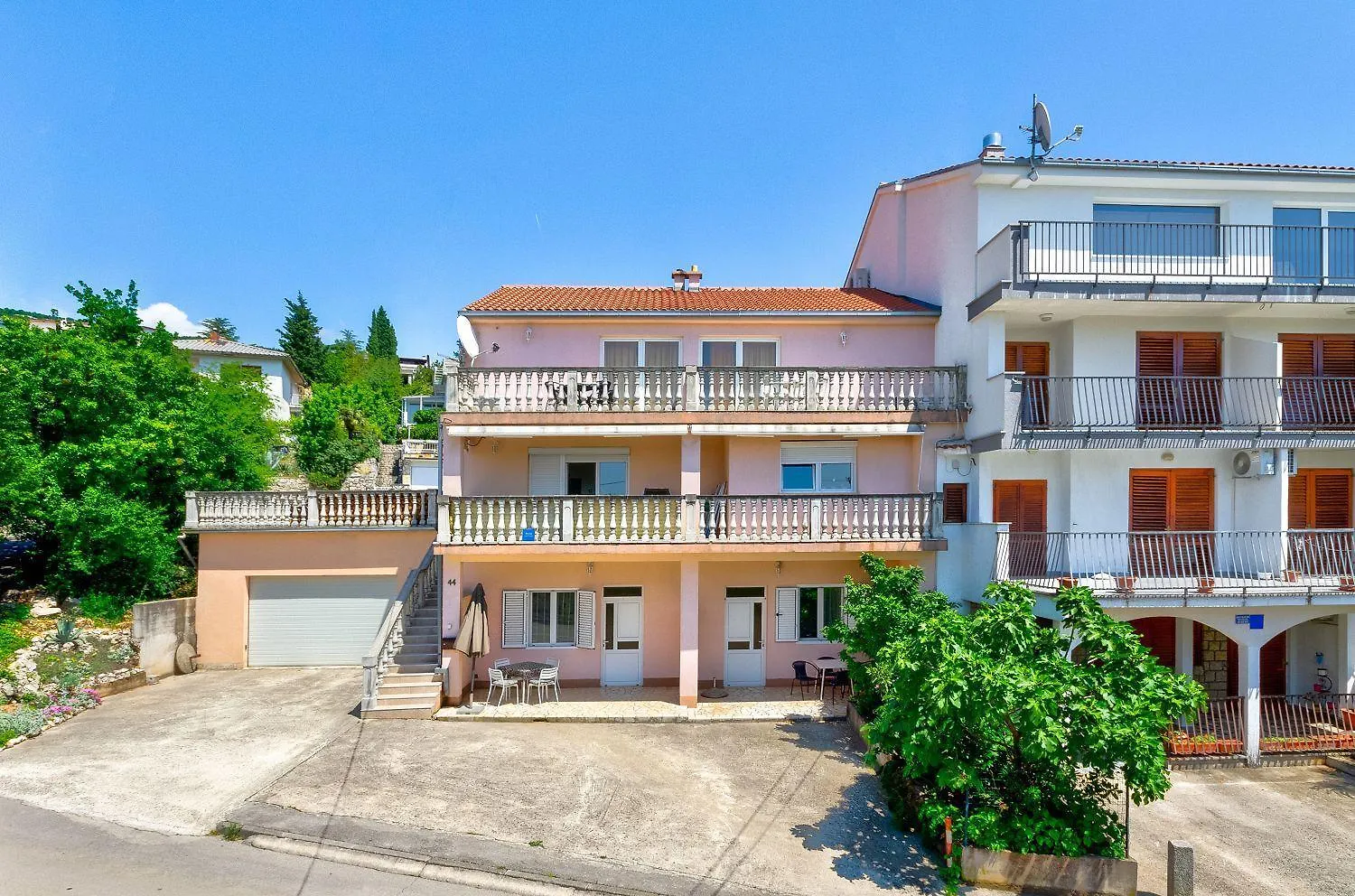 Preiswertes Familienapartment Nur 100 Meter Zum Strand Mit Privater Terrasse Crikvenica Apartment