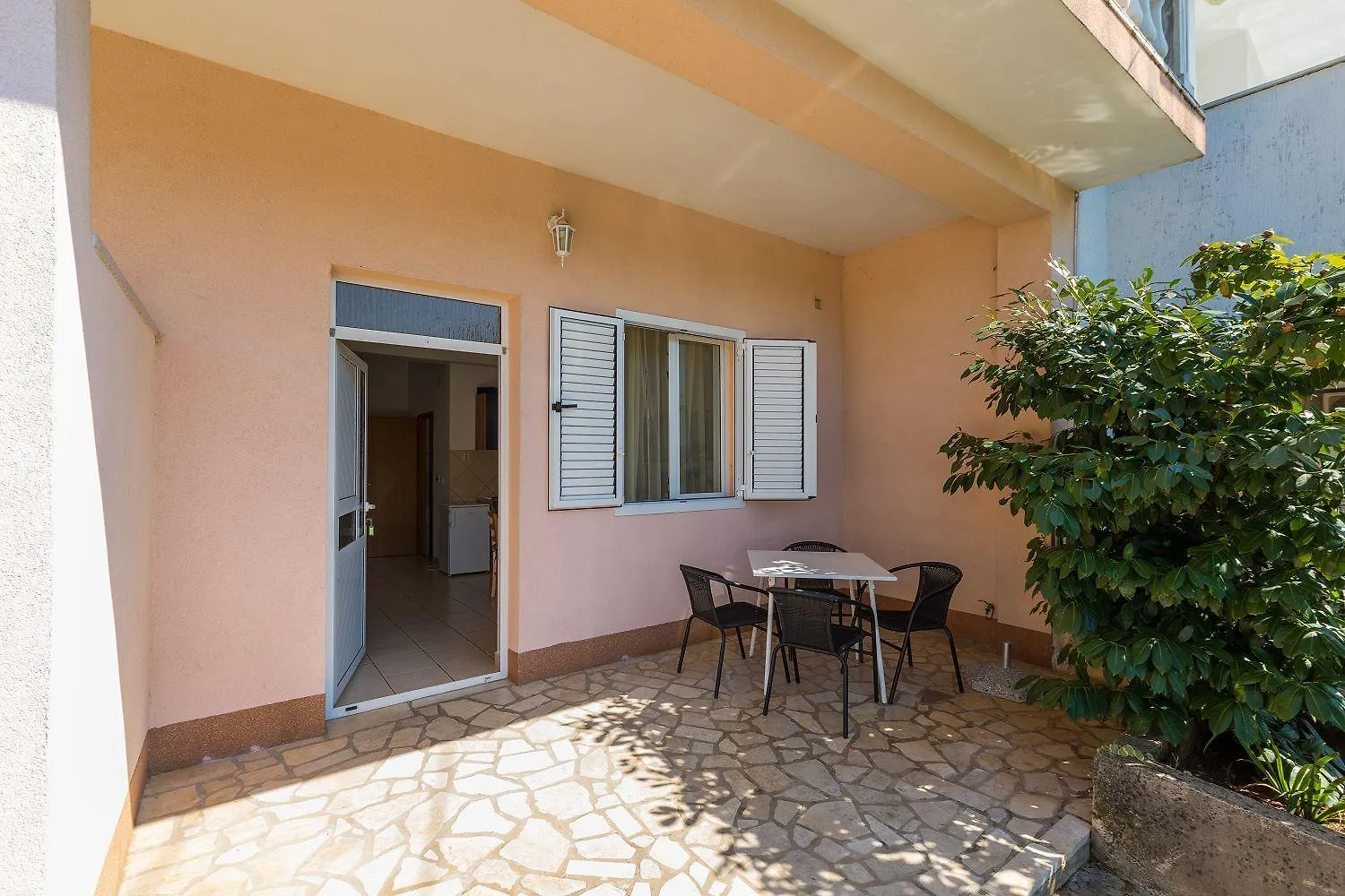 Apartment Preiswertes Familienapartment Nur 100 Meter Zum Strand Mit Privater Terrasse Crikvenica