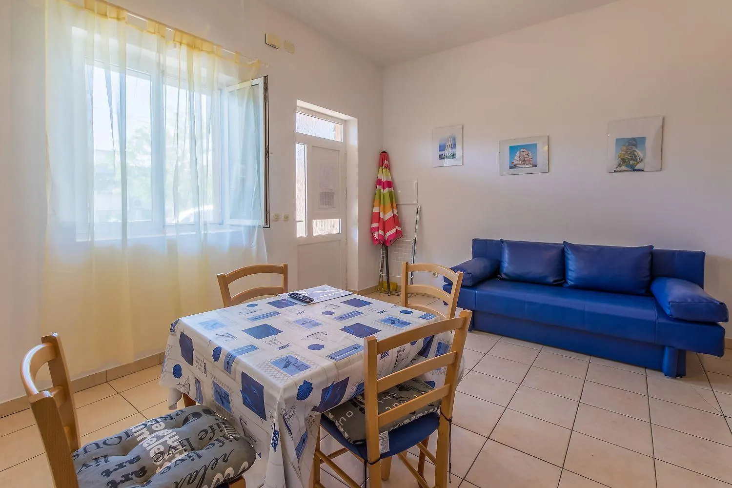 Preiswertes Familienapartment Nur 100 Meter Zum Strand Mit Privater Terrasse Crikvenica